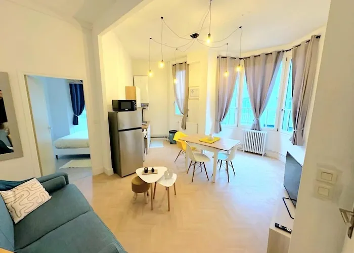 Au Pied De La Basilique Apartment *