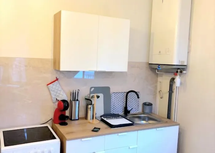 Au Pied De La Basilique